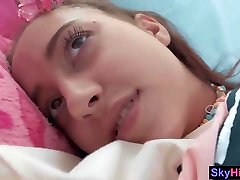 грубые отчим хочет, чтобы падчерица подростки большие сиськи