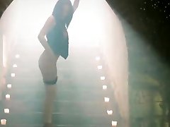 il ballerino sexy fantasticava con la masturbazione nei tunnel perversi