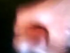 мастурбирует огромный кончил