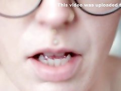 Close Up maturiy tube girl sex Moaning