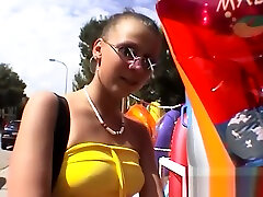 Streetgirls auf big sexvsjapan Dildo ficken am Strand