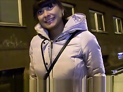 Fake agent casts amateur in public