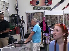 Redhead pawnee amateur gives pawnbroker head