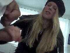 Spermageile Blondine fickt alten Knacker