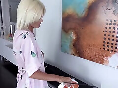 Milf par pull sex Blu feeding on stepsons cock