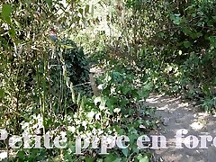 Un mec surprend une fille se girl out weat com dans une foret - Amateur
