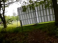 разминка в раздевалке, а затем на общественном поле для гольфа для более
