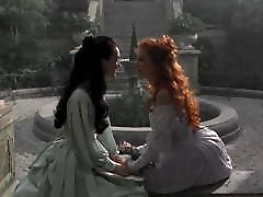 Winona Ryder, Sadie Frost - &039;&039;Bram Stoker&039;s Dracula&039;&039;