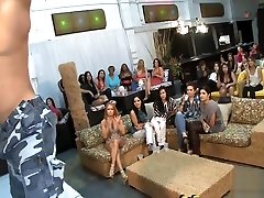 юн девушки делают минет