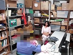 窃贼青少年吉Arina帮助LP伙计们他妈的需要