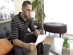 漂亮的家庭工作者婊子做轻松的工作