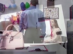 热青少年Aliya Brynn被官员搞砸了