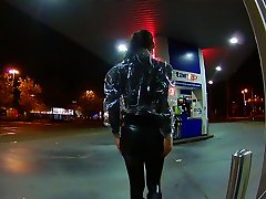 plastic fantastic xxx lesbian pic iv: toyboy in kunststoff-baseball-jacke