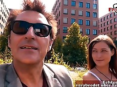 德国瘦旅游青少年的公共拿起EroCom日期在街上POV