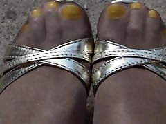 con pantymedias y tacones altos