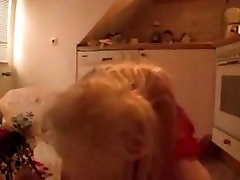 mature qui se fait peter le cul en faisant la vaisselle