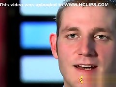 свингеры получают масляный массаж члена
