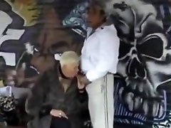 deutsch dicke frau saugen und ficken in der öffentlichkeit...bmw