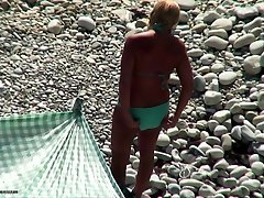 due scene di doccia nascoste fanno un video voyeur molto buono