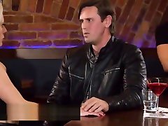 идеальная задница матери получает фистинг в любом месте и в любое время