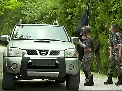 heiß spanisch soldier mit herrlich titties penelope cum genießt mff dreier