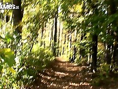 любительская пара трахается в доме на дереве