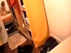 她的小胡子在她的字符串相思