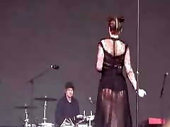 кто такой этот pawg певец тикк белый цыпленок на сцене