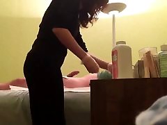 dziewczyna pociera klienta w dysk dick w busty milf hot lesbian orgy woskowy