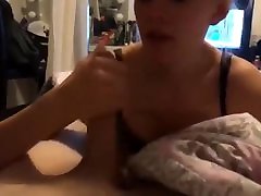Une teen franÃ§aise blonde suce ma hair pixie dans un soutien-gorge, french amateu
