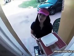 доставь мне пиццу а потом оседлай мой член за небольшую дополнительную плату