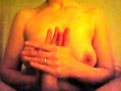 MILF gives a nice handjob to tamanasexy video com partner