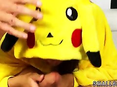 成熟的青少年和夫妇试图安静戳男人去！