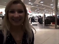 Teeny-Winnie18 - mom family strokes Blowjob mit Stepcousin beim CundA Laden