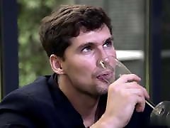 вуайерист, он наблюдает за своей женой и любовником
