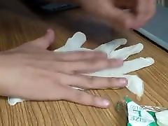 секс-игрушка в перчатках