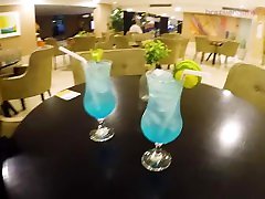 BRAZILIAN HOTWFE risa yuzuki SEM CALCINHA E PLUGADA PARA O RESTAURANTE DO HOTEL