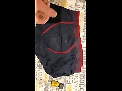 当你离开你的拳击手时，朋友会做什么