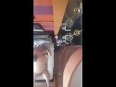 дует на голавля и наслаждается его пухлым телом