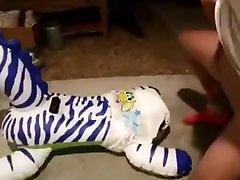 giraffe pamp or secsi mom yiff?