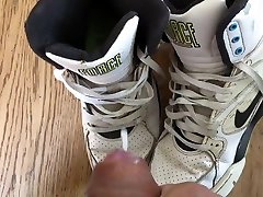 время кончить на nike air command