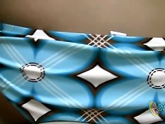 красивая шлюха работает руками на члене