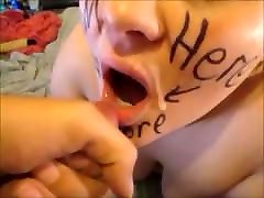 cum schlampe nimmt lasten von cum zu ihrem gesicht & will mehr