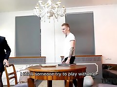 tutor4k. tutor делает человека слабым в коленях, так что он не может перестать трахать милфу