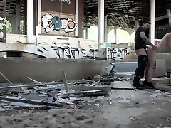 они любят трахаться в необычных местах как мы видим