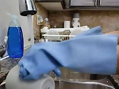 Lonely Milf Massaged By bubbl butt anal And Cums