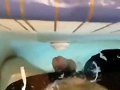 hands-free кончил в бассейн