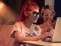 Doc Squirt - Sexy blonde satisfied by the Pro