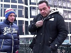 toilet piss women жрут голландская шлюха получает толченый