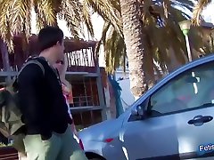 贪得无厌的金发女郎甚至会他妈的一个陌生人，只是为了让她每天的快乐